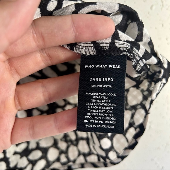 🦋 Who What Wear Black White Speckled Sleeveless High Neck Blouse Medium - Picture 3 of 6